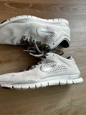 Nike Free Tri-Fit Gray and White Mesh Running Sneakers